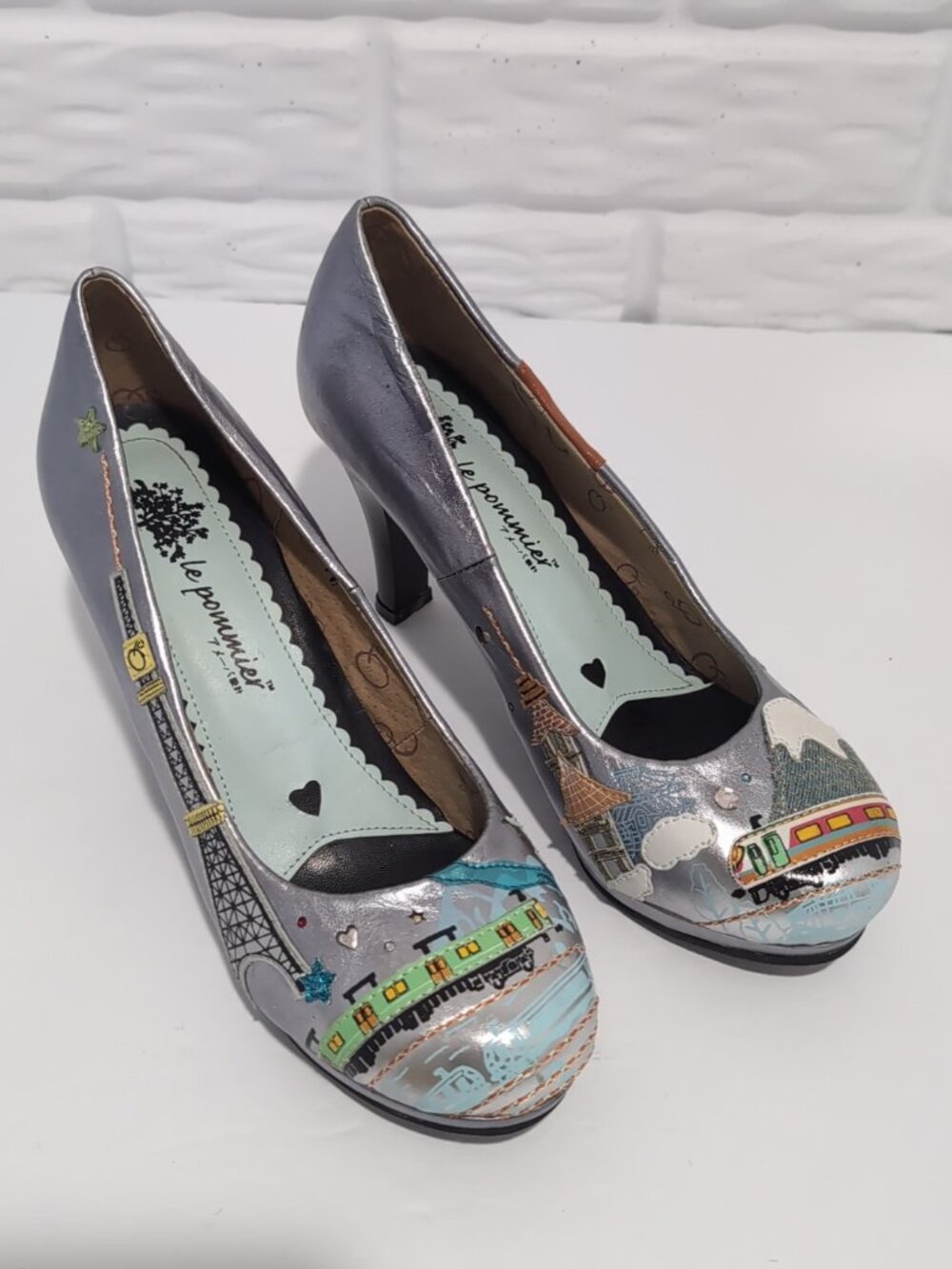 Le Pommier Paris Heels Womens Pumps Eiffel Tower Train Hand Painted Art Size 9